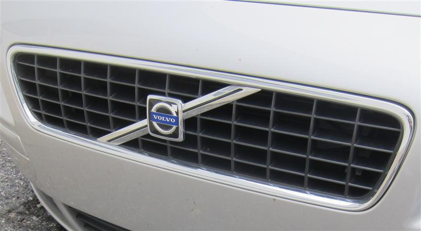 Weiland strategie creatief Volvo V50 OEM Grill With Emblem (T5 or 2.4i) | 2005 2006 2007