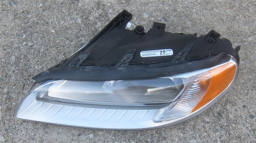 Volvo S80 Driver Side Headlight Assembly (2008-2011)