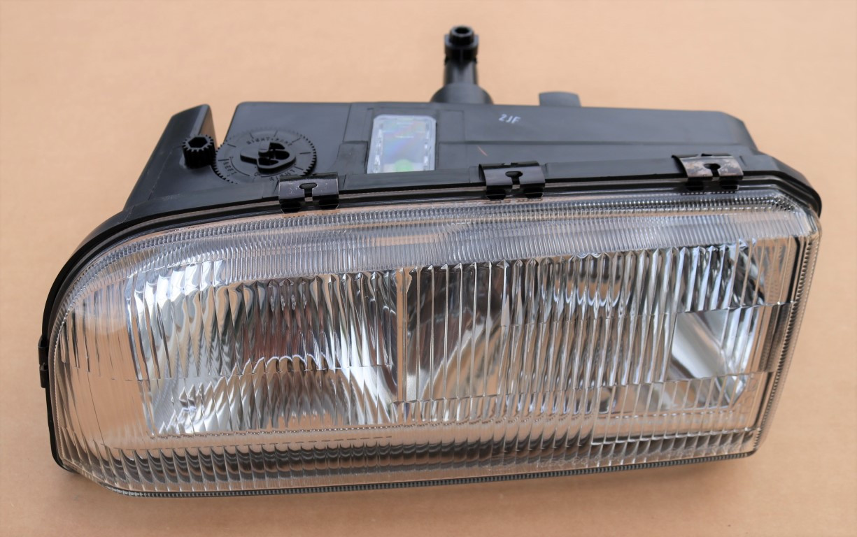 Volvo 850 Driver Side Headlight Assembly 1994 1995 1996 1997