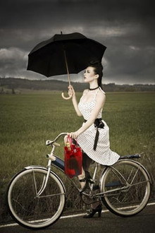 tchillbag cherry red. this ice bag chills your bottle.Perfect wine accessory