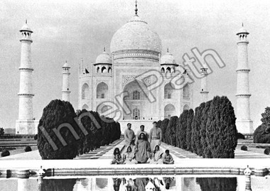 Paramhansa Yogananda Photo - Taj Mahal - 5x7