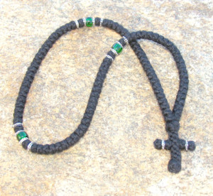 100-knot Greek with Accents - 3 ply with Green Beads