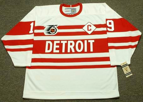 STEVE YZERMAN Detroit Red Wings 1992 CCM NHL Vintage Throwback Jersey - FRONT