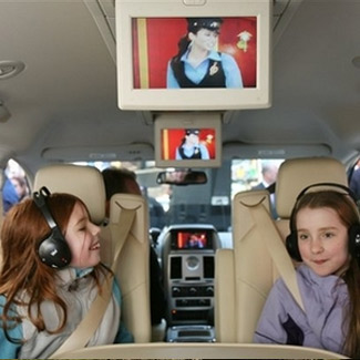 car-wireless-headphones.jpg
