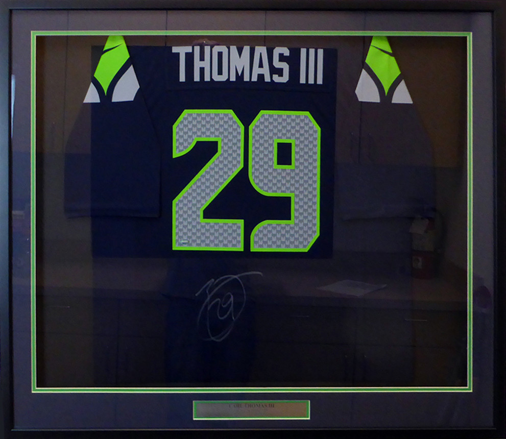 earl thomas signed jersey