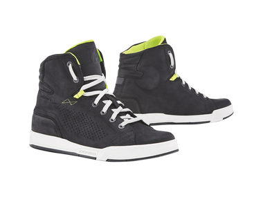 Forma motorcycleriding shoes on sale. Motorcycle sneakers are built for comfort and agilty. MOTO-D is a master retailer for Forma Boots.