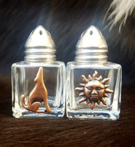 Southwest Style Mini Salt & Pepper Shakers.Beautiful Antiqued Copper Finished Coyote and Sun design. Stainless Steel Tops. 1" square
From our Santa Fe Collection-