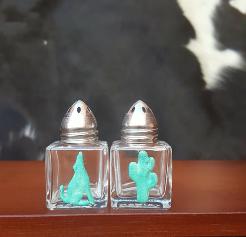 Southwestern Style Mini Salt & Pepper Shakers.

Verdigris Patina Cactus and Coyote Design.

1" square.

Stainless Steel Restaurant Quality tops.

PROUDLY HANDMADE IN THE USA

WHOLESALE PRICING AVAILABLE FOR QUALIFIED DEALERS