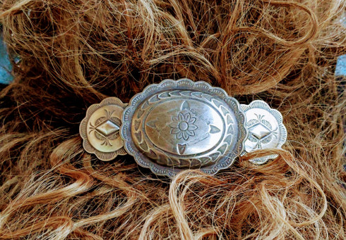 -Silver Barrette, Santa Fe Style Barrette, Western Hairclip

-Western Concho Barrette

-Proudly Handmade in Tucson, Arizona

-Authentic "MADE IN FRANCE" French Backs will not break pop or slip

-Permanent Antiqued Silver finish.

 