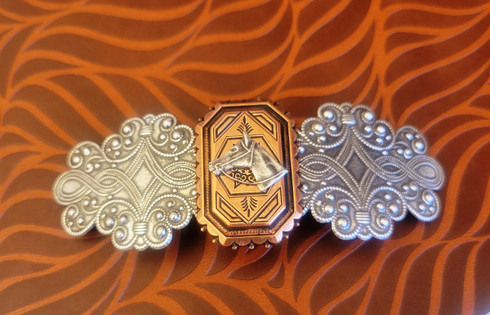 Horsehead Hairclip, English Elegance, Vintage Style Barrette
Authentic Large Size Made in France Back.
Will not break, slip or pop.
Mixed Metals. Antiqued Silver with Natural Brass.
PROUDLY HANDMADE IN THE USA