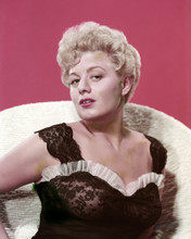 SHELLEY WINTERS RARE 1950'S POSE RED BACKGROUND PRINTS AND POSTERS 288544