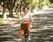 ZOOEY DESCHANEL 500 DAYS OF SUMMER RIDING BICYCLE PRINTS AND POSTERS 287946