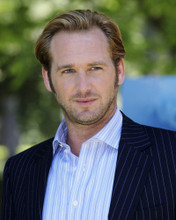 JOSH LUCAS CANDID IN SUIT PRINTS AND POSTERS 287889