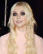 TAYLOR MOMSEN STRIKING CANDID CLOSE UP PRINTS AND POSTERS 287846
