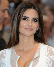 PENELOPE CRUZ CANDID IN WHITE TOP STRAIGHT HAIR PRINTS AND POSTERS 287310