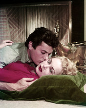 TONY CURTIS KISSING JANET LEIGH RARE 1950'S POSE PRINTS AND POSTERS 287257