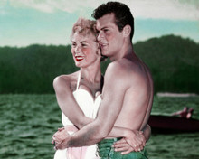TONY CURTIS BARECHESTED HUGGING JANET LEIGH BY LAKE PRINTS AND POSTERS 287237
