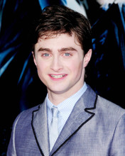 DANIEL RADCLIFFE IN SMART SUIT SMILING CANDID PRINTS AND POSTERS 287117