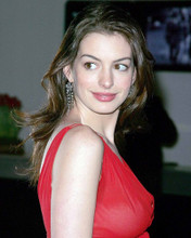 ANNE HATHAWAY RED DRESS OVER SHOULDER PRINTS AND POSTERS 287115