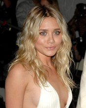 ASHLEY OLSEN BEAUTIFUL POSE IN REVEALING BUSTY WHITE DRESS PRINTS AND POSTERS 286664