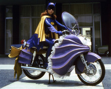 YVONNE CRAIG BATMAN STUNNING BATGIRL ON BATCYCLE MOTORBIKE 60'S TV PRINTS AND POSTERS 286415