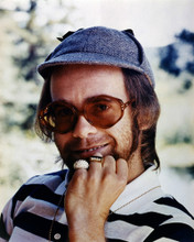 ELTON JOHN IN HAT AND SUNGLASSES 1970'S PRINTS AND POSTERS 286267
