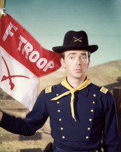 KEN BERRY F TROOP HOLDING FLAG TV PUBLICITY POSE PRINTS AND POSTERS 286104