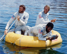 PLANET OF THE APES CHARLTON HESTON ASTRONAUTS IN DINGHY PRINTS AND POSTERS 286089