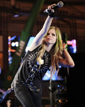 AVRIL LAVIGNE IN CONCERT BLACK T-SHIRT DRAMATIC PRINTS AND POSTERS 285455