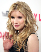 EMMA ROBERTS WAVING CANDID POSE PRINTS AND POSTERS 285405