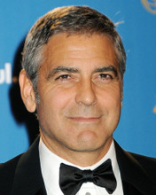 GEORGE CLOONEY SMILING PORTRAIT IN TUXEDO AWARDS PRINTS AND POSTERS 285396