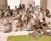 CLEOPATRA GLADIATORS SOLDIERS RELAXING ON 1961 FILM SET PRINTS AND POSTERS 284833