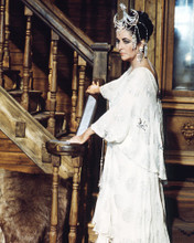 ELIZABETH TAYLOR ON STAIRCASE THE MIRROR CRACK'D PRINTS AND POSTERS 284819