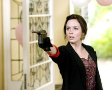 EMILY BLUNT POINTING GUN WILD TARGET PRINTS AND POSTERS 283452