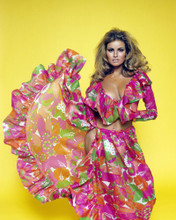 RAQUEL WELCH GREEN DRESS STUNNER PRINTS AND POSTERS 234410 