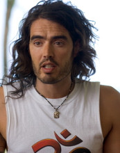 RUSSEL BRAND CLASSIC POSE IN T-SHIRT PRINTS AND POSTERS 280140