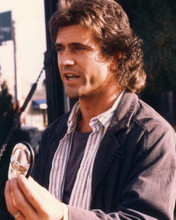 MEL GIBSON HOLDING BADGE LETHAL WEAPON PRINTS AND POSTERS 278435