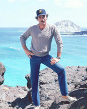 TOM SELLECK ON BEACH AS MAGNUM PRINTS AND POSTERS 277959