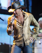 TIM MCGRAW CONCERT POSE IN STETSON PRINTS AND POSTERS 277500