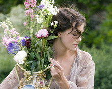 KEIRA KNIGHTLEY ATONEMENT HOLDING FLOWERS PRINTS AND POSTERS 276725