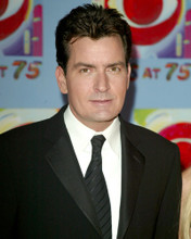 CHARLIE SHEEN IN SUIT PRINTS AND POSTERS 271790