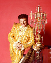 LIBERACE FUL POSE BY CHANDELIER PRINTS AND POSTERS 269756