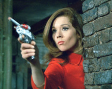 DIANA RIGG THE AVENGERS POINTING GUN PRINTS AND POSTERS 268038