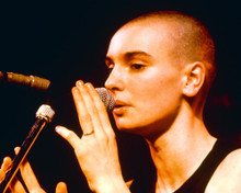SINEAD O'CONNOR SHAVED HEAD IN CONCERT PRINTS AND POSTERS 267464