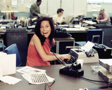 MARY TYLER MOORE AT DESK TV SHOW PRINTS AND POSTERS 267434
