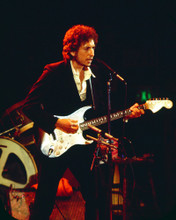 BOB DYLAN PLAYING GUITAR LATE 80'S PRINTS AND POSTERS 266910
