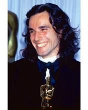 DANIEL DAY-LEWIS HOLDING OSCAR PRINTS AND POSTERS 266897