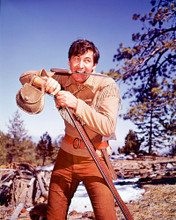 FESS PARKER DANIEL BOONE HOLDING KNIFE PRINTS AND POSTERS 266473