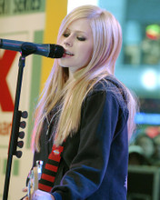 AVRIL LAVIGNE SINGING ON STAGE PRINTS AND POSTERS 266056