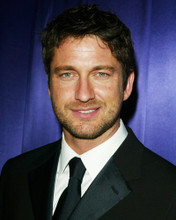 GERARD BUTLER SMILING IN SUIT PRINTS AND POSTERS 264318